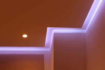 abgehängte Decke mit LED