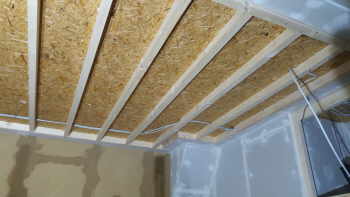 abgehängte Decke mit LED