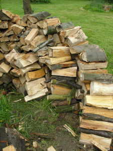 der Rand der Holzmiete