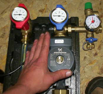Halterung Pumpengruppe