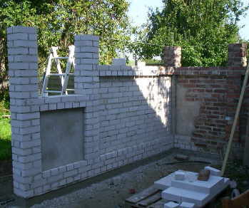 Versatz in der Mauer mauern