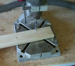 Bohrungen für die Holzdübel