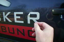 Folienschrift Aufkleber entfernen