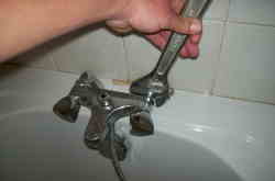 Badewannenamatur losschrauben