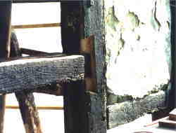 Schadhaftes Holz entfernen