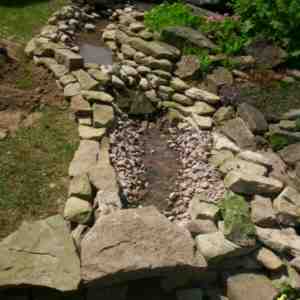 Wasserlauf Bachlauf im Garten selbst anlegen
